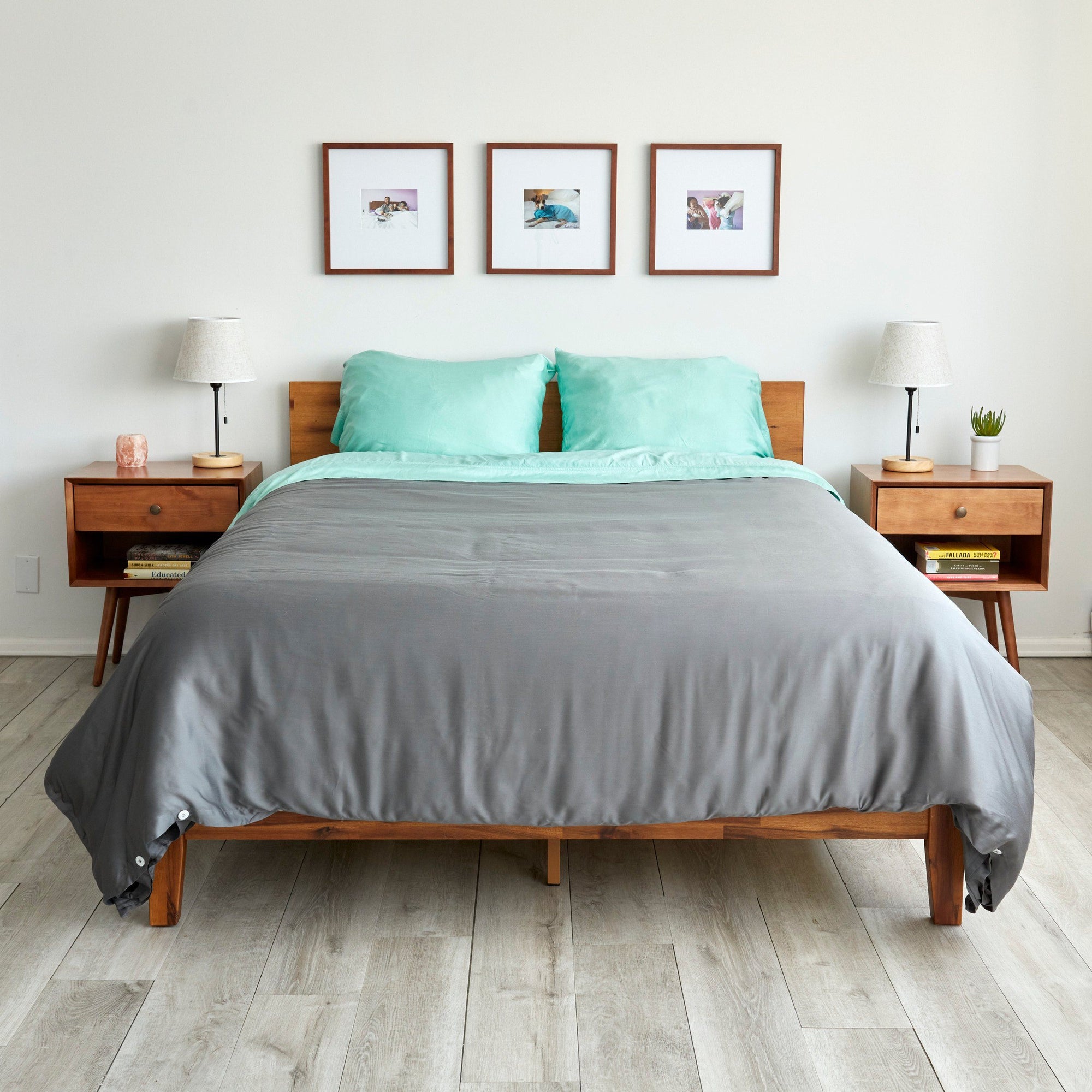 eucalyptus duvet cover in charcoal grey on a queen bed||Gray